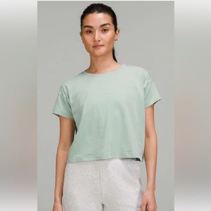 Lululemon Cates Tee NWOT in Silver Blue Size 2/4